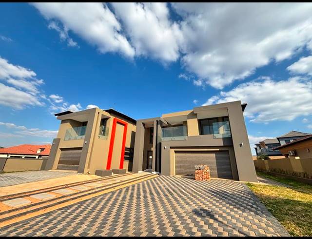 5 BEDROOM HOUSE FOR SALE IN SAVANNAH COUNTRY ESTATE